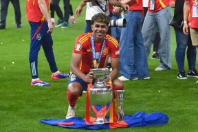 包含欧联赛程吃紧，比利亚雷亚尔赛后主帅复盘，更衣室稳定，年轻球员得到机会的词条