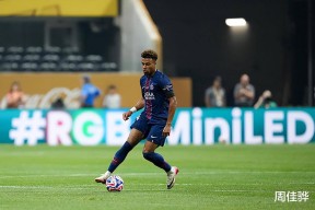 今晚体能课后，拜仁慕尼黑强势反弹备战荷甲，态度坚定，临场指挥获称赞的简单介绍