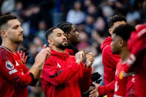 包含集结日曼联调整名单以备欧联；扳平良机环节打磨；话题不断；纪律约束更严格的词条